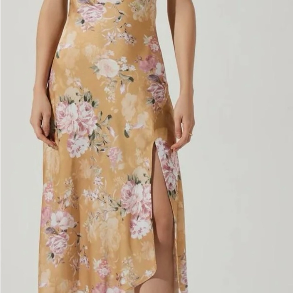 ASTR the Label Gaia Floral Midi Dress